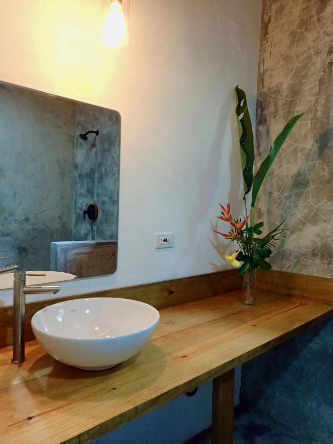Casa Salvaje Vacation Rentals 博卡斯德尔托罗 外观 照片